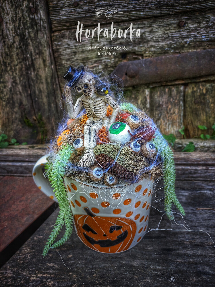 Csontvázas bögre 1.